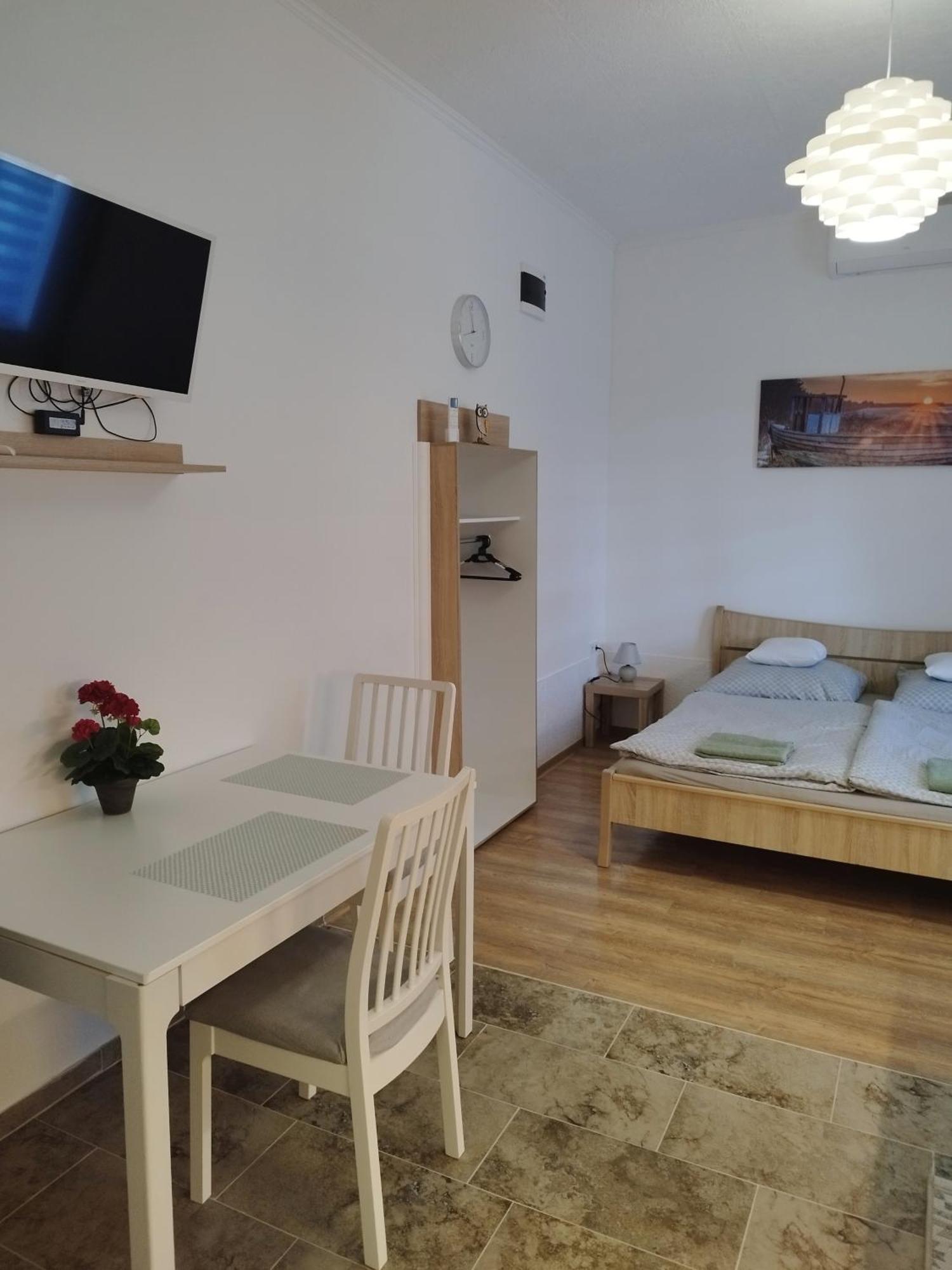 Holling Apartman Fertoboz Exterior photo