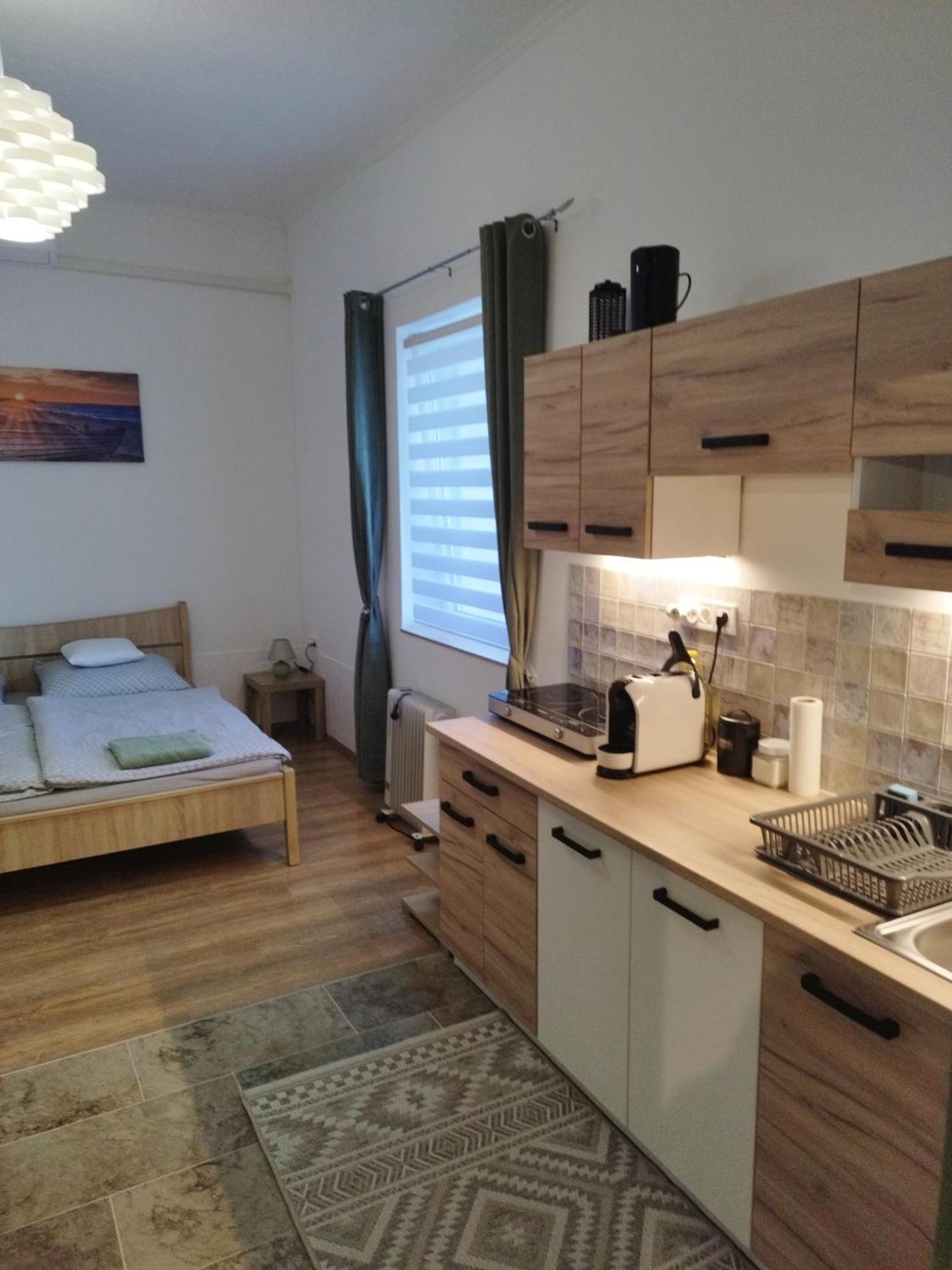 Holling Apartman Fertoboz Exterior photo