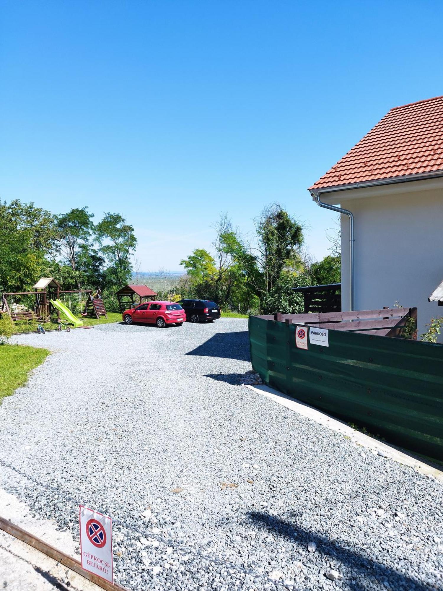 Holling Apartman Fertoboz Exterior photo