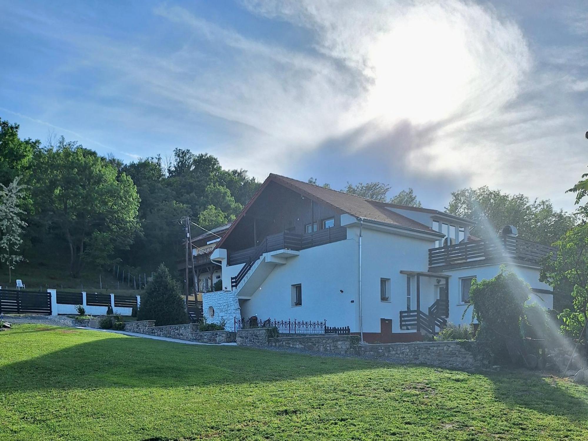 Holling Apartman Fertoboz Exterior photo