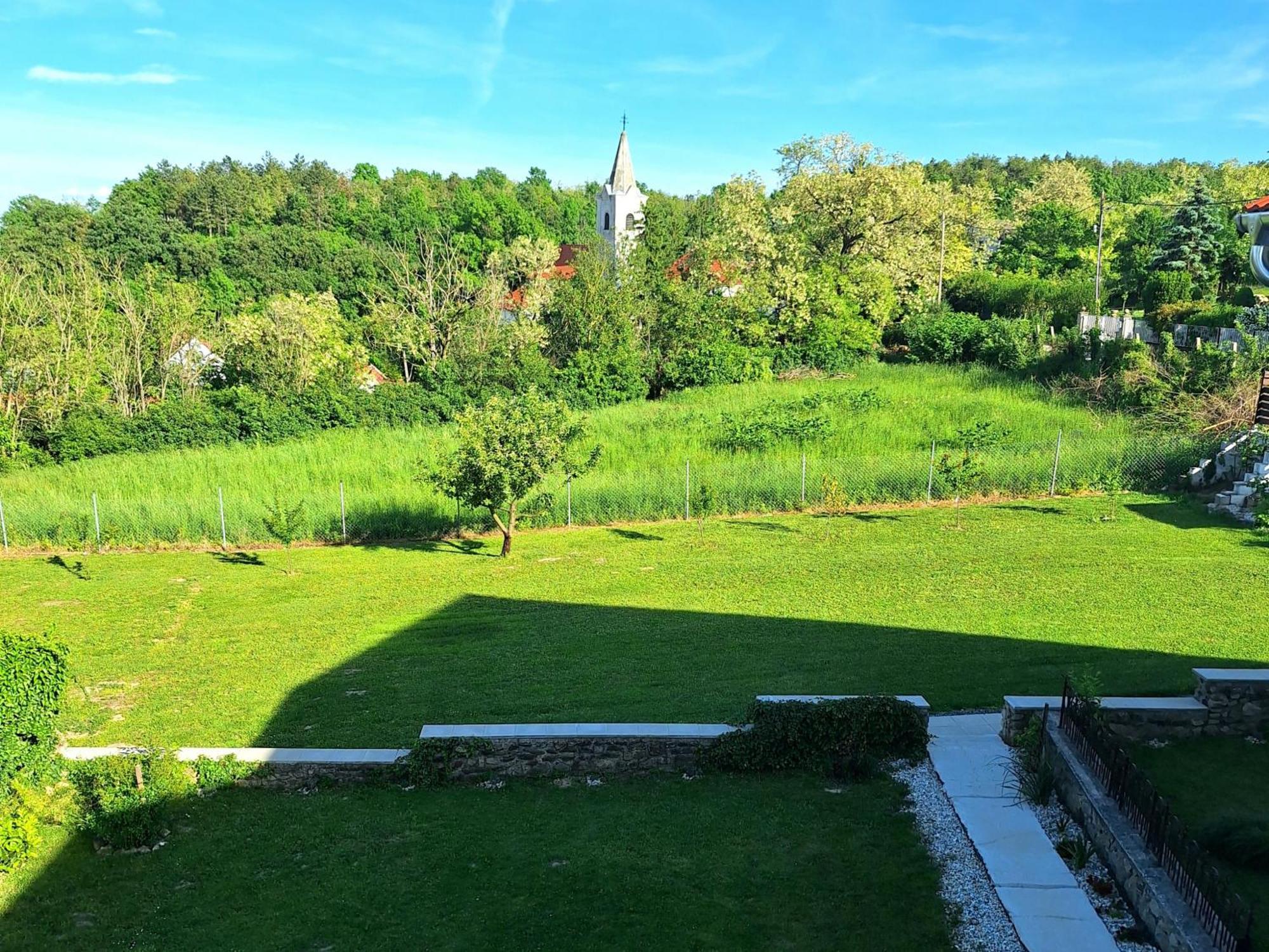 Holling Apartman Fertoboz Exterior photo
